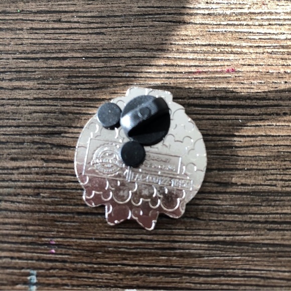 Disney Official Trading Pin: Tsum Tsum Adventureland Barker Bird - Picture 2 of 2